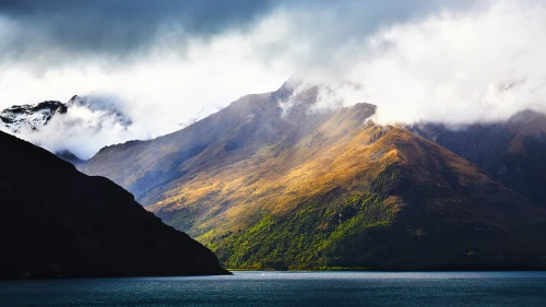 云雾山峦湖景 自然风光 山景 湖泊 4K