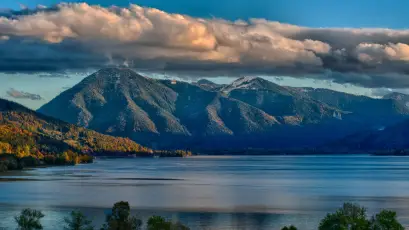 湖畔山景 湖泊 山脉 云层 4K