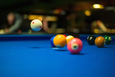 台球桌上的彩色球 台球 运动 蓝色 4K