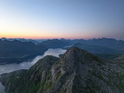 晨曦中的山脉与峡湾 自然风光 山脉 峡湾 4K